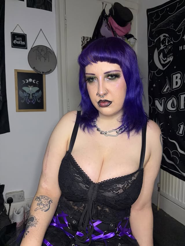 Instagram post by @c0ffinbunnii for Hell Bunny. Caption reads: [...] @vinted 
Necklace @vicious_punx 
Skirt....