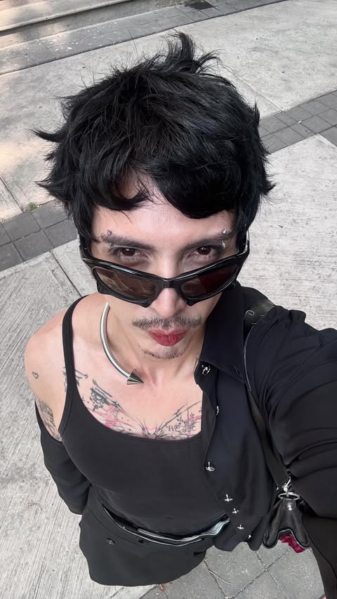 Instagram post by @sailorfag for Garnier LATAM. Caption reads: [...] de grabación ٩( 'ω' )و @garnierlatam....