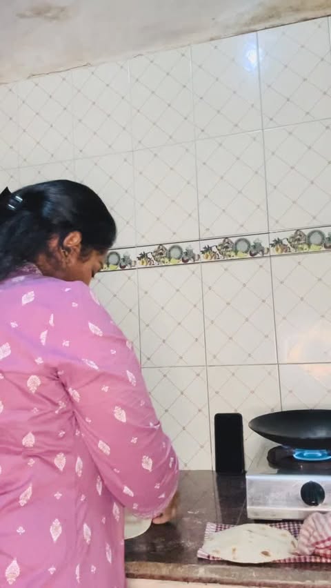 Instagram post by @luvkhush4823 for EVEREVE. Caption reads: [...] leakage on your periods don't worry....