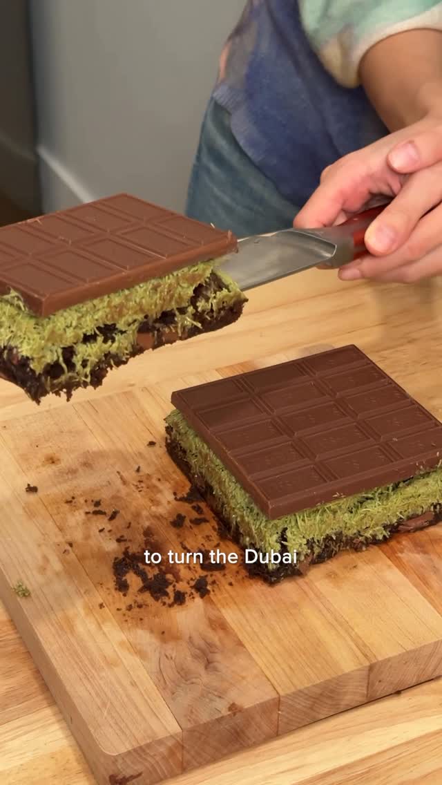 Instagram post by @al.chenny for Hersheyland. Caption reads: #ad I decided that just a dubai chocolate bar....