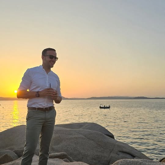 Instagram post by @innerhoferchristof for Falconeri. Caption reads: Golden hour & good vibes only🌞

#phibeach....