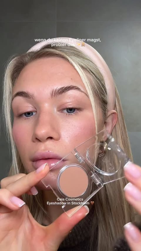 Instagram post by @hannah.brot for CAIA Cosmetics. Caption reads: clean girl augenmakeup 👼🏼🤍 @caiacosmetics....