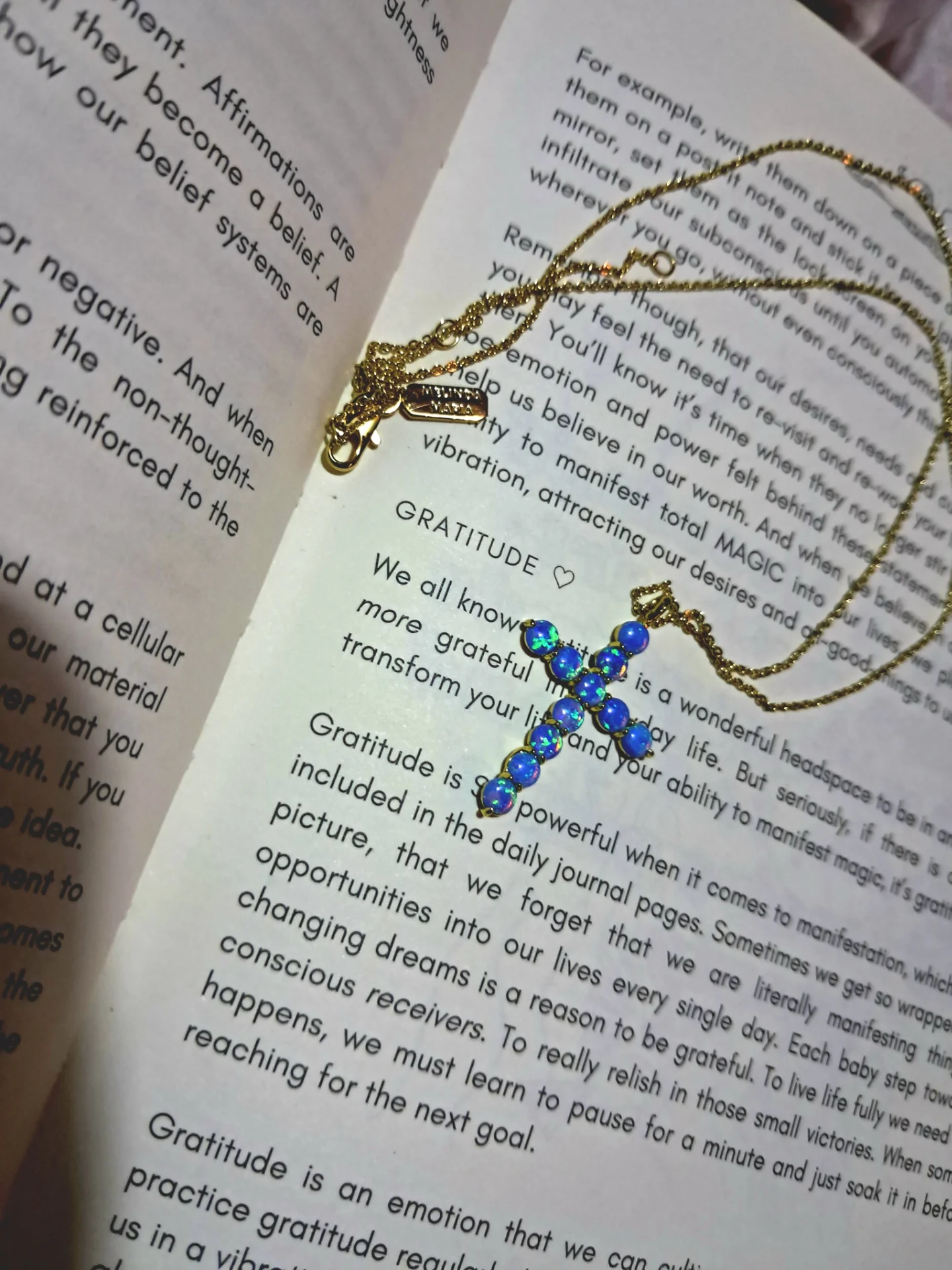 Instagram post by @marioommmh for Melinda Maria. Caption reads: Gracias Septiembre... ✨️
.
.
#gifted....