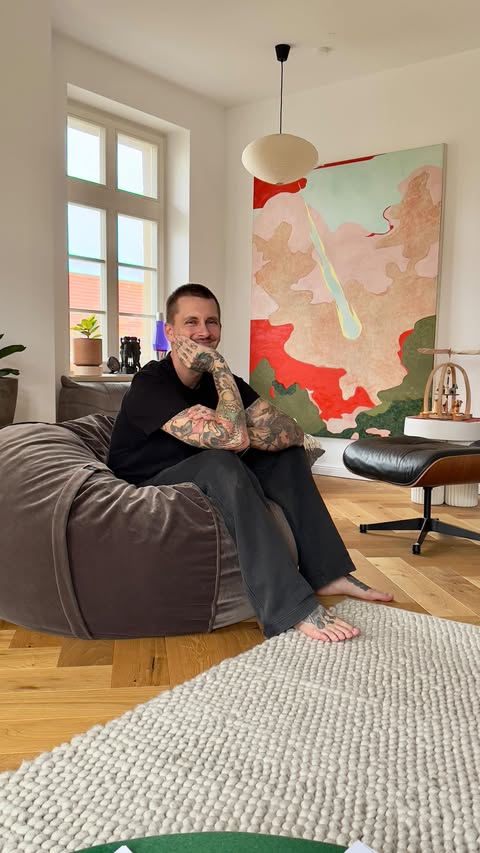 Instagram post by @willy for Vetsak. Caption reads: *Anzeige | Beanbag heaven ☁️🫘 @vetsak #unboxing....