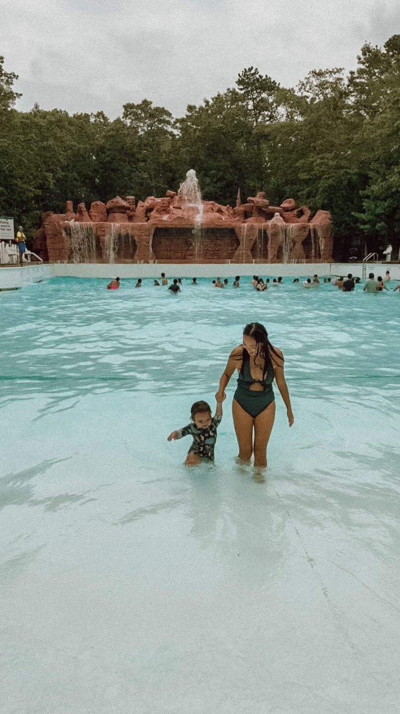 Instagram post by @irishmirish for Discover Long Island. Caption reads: Loving these summer days ☀️

@splishsplashwp....