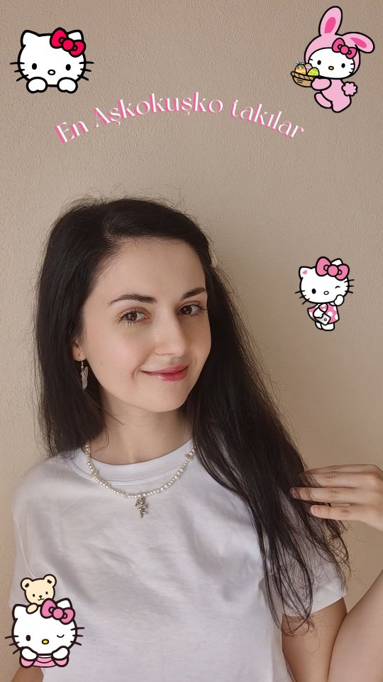 Instagram post by @saturnblogunuz for Hello Kitty. Caption reads: Link hikayemde ve öne çıkanlarımda beybilerim daha....