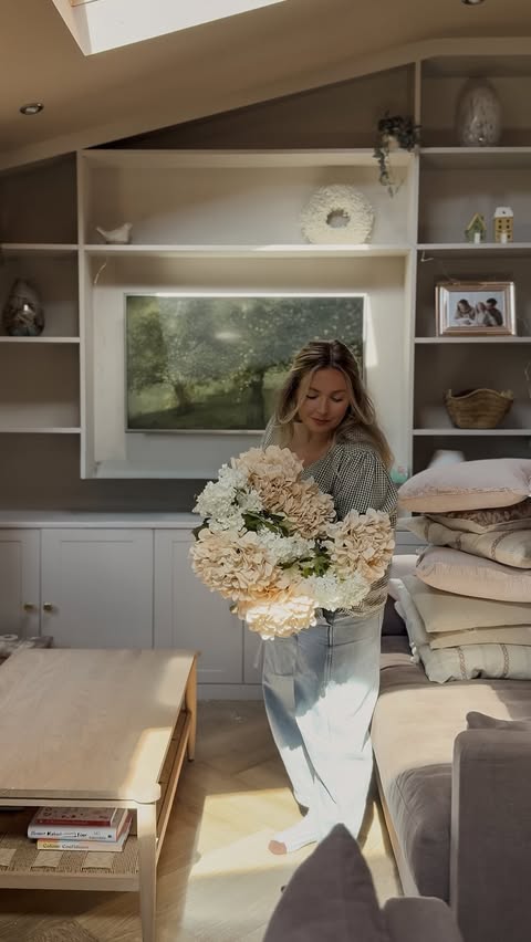 Instagram post by @oaktreehome for The Cotswold Company. Caption reads: [...] noodle 🤭) with faux flowers from The....