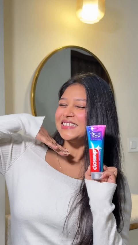 Instagram post by @_young__smurff for Closeup. Caption reads: Started using the @closeupindia White Now purple....