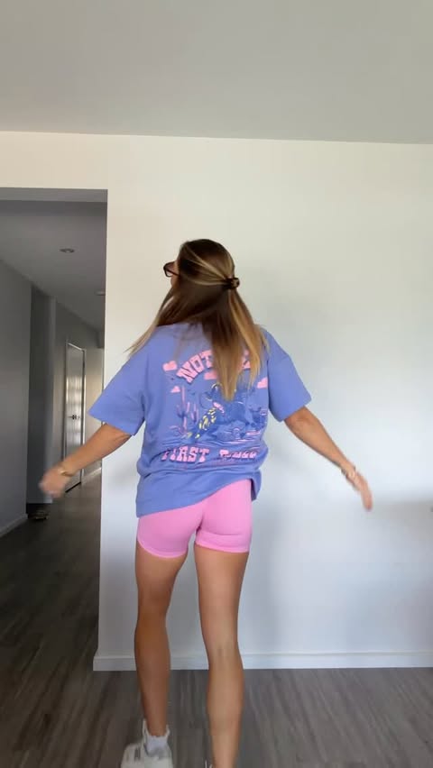 Instagram post by @hayleyjconnor for Muscle Nation. Caption reads: New @musclenation sculpt seamless colours, tanks....