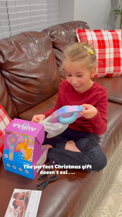 Instagram post by @allthingshome_stela for iClever. Caption reads: [...] in full swing ✨🎄
We’ve been loving our....