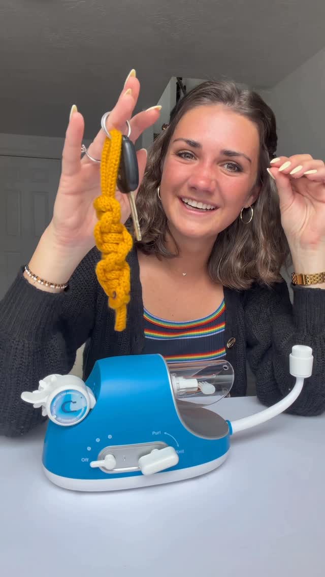 Instagram post by @peachpenguincrochet for Caydo. Caption reads: [...] else solves problems with yarn?🙋🏽‍♀️....