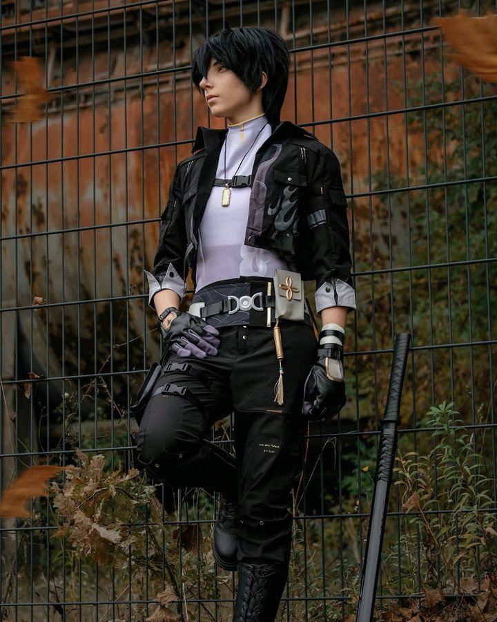Instagram post by @chuu__cos__ for CosFun. Caption reads: [...] . . Thanks so much @cosfun_official for this....