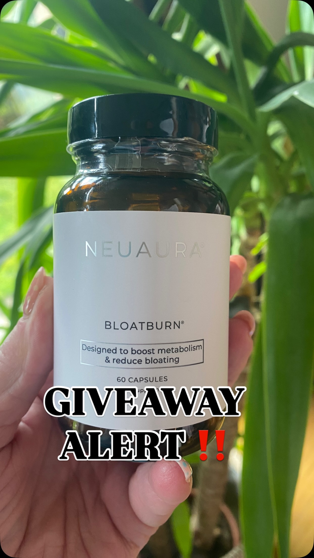 Instagram post by @dunroaminagain for Neuaura. Caption reads: [...] the flat belly! 😉 I’ve partnered with....