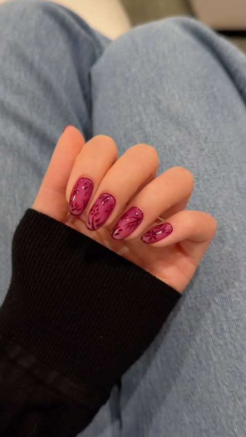 Instagram post by @heluviee for Apres Nail. Caption reads: [...] this stunning look using....
