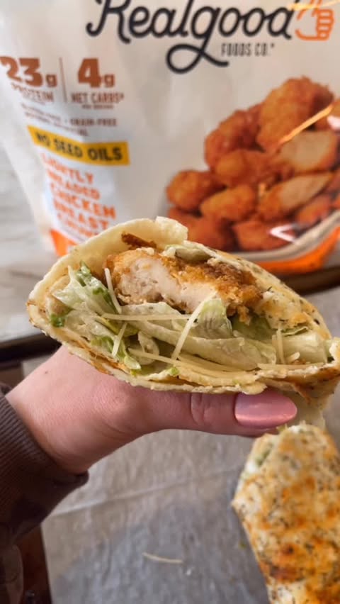 Instagram post by @conteketo for Real Good Foods Co.. Caption reads: ✨VIRAL COTTAGE CHEESE WRAP + CRISPY CHICKEN....