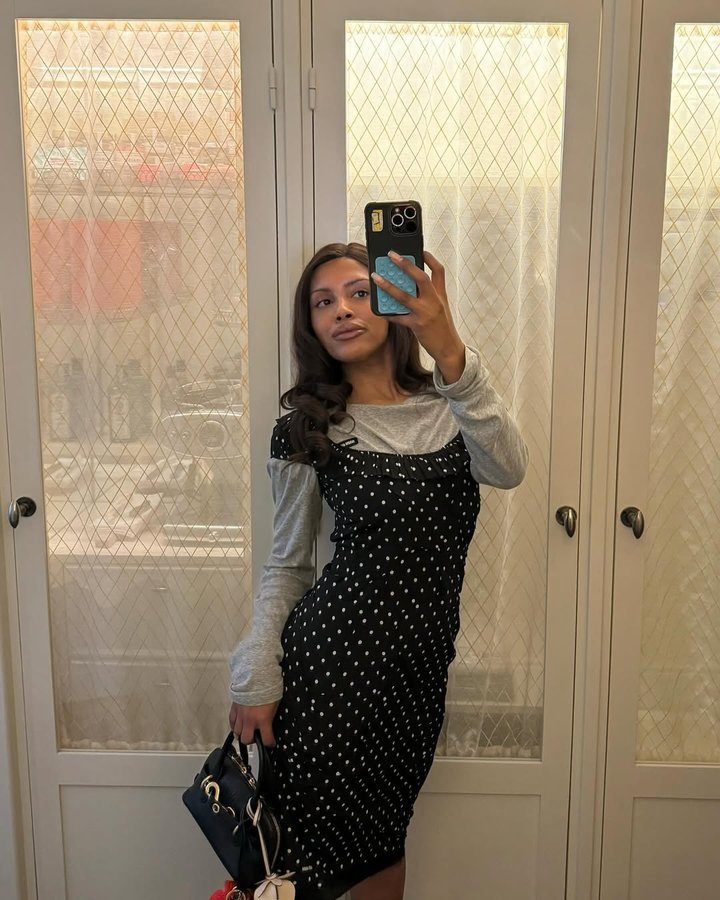 Instagram post by an influencer for Miu Miu. Caption reads: <3 meow @miumiu produit offert #miumiu [...].