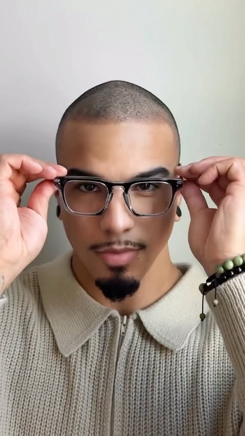 Instagram post by @angelnievess_ for Zeelool. Caption reads: [...] ANGELNIEVESS for 10% OFF at checkout....