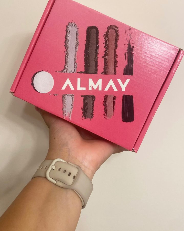 Instagram post by @estefania_vines for ALMAY. Caption reads: [...] . @influenster #complimentary @almay....