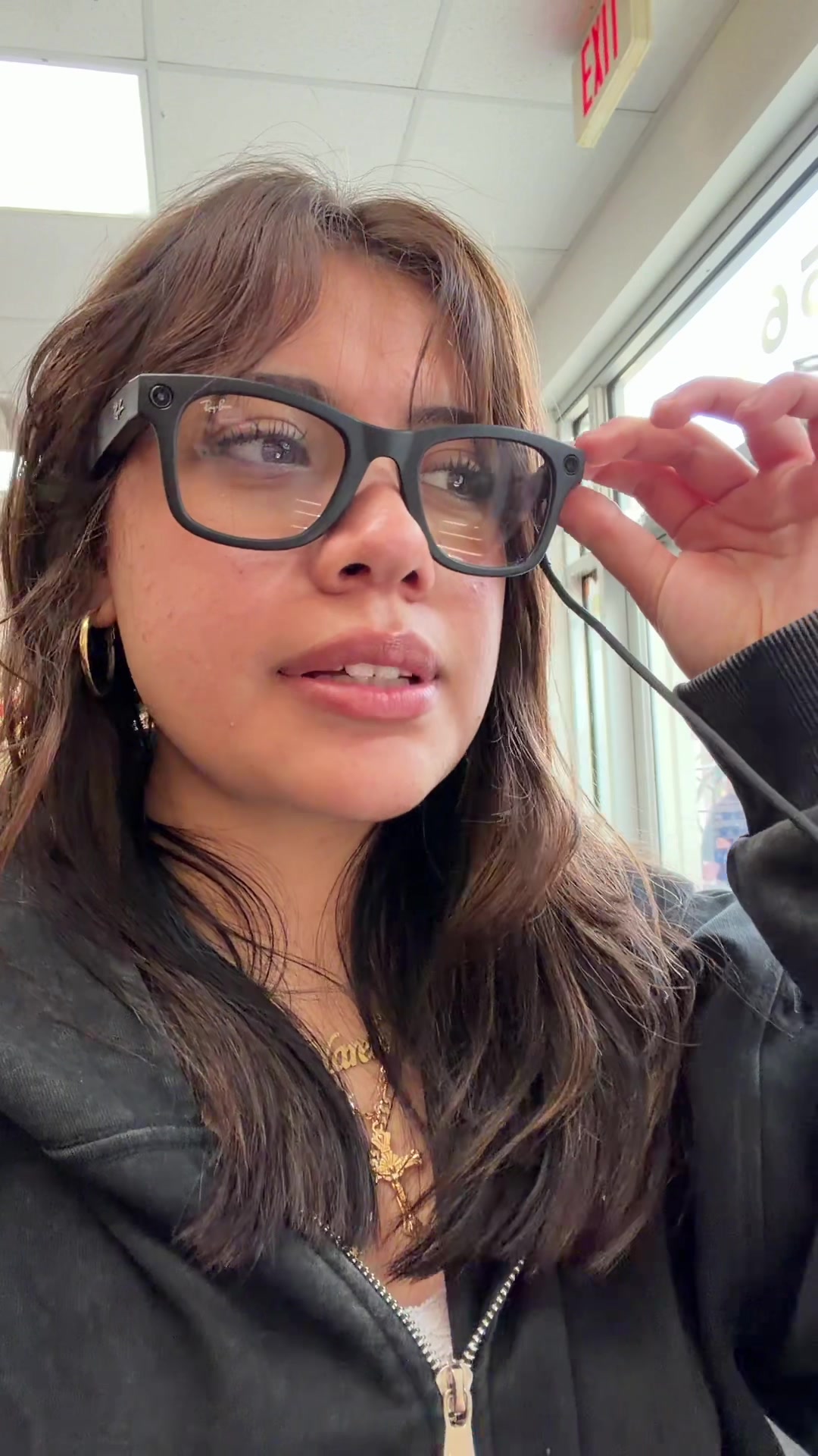TikTok post by @jackiie_guzman for Meta Quest. Caption reads: @Meta Quest #metaglasses #raybanmetasunglass [...].