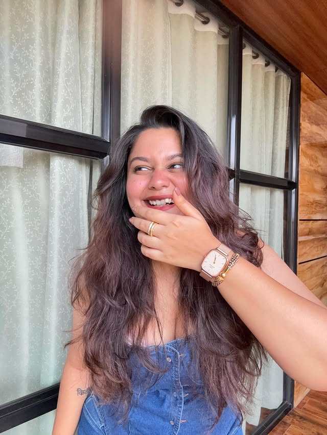 Instagram post by @toochubbyforyouu for Daniel Wellington. Caption reads: Black Friday glow-up with @danielwellington....