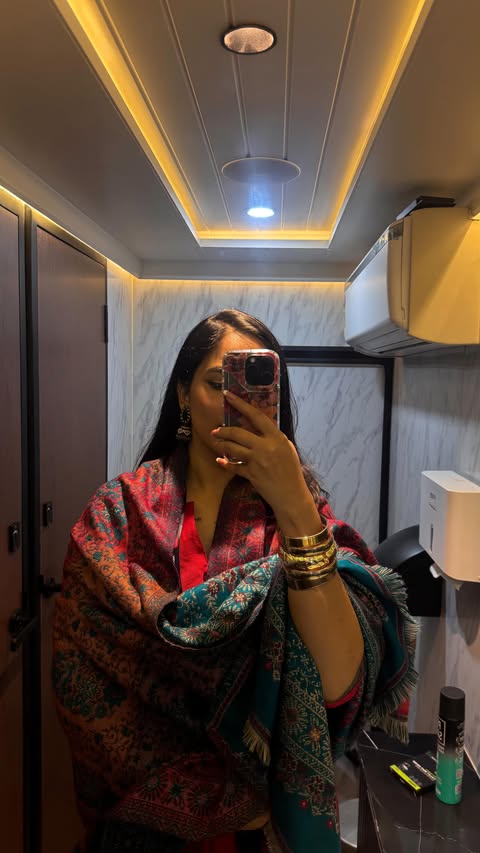 Instagram post by @the_style_stories for Pee Safe. Caption reads: An experience to remember! 
Thank you  @peesafe....