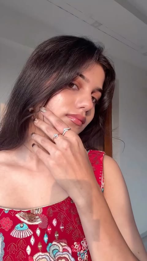 Instagram post by @yashhviii__ for CaratLane. Caption reads: [...] of shine to the bridesmaid glow with....