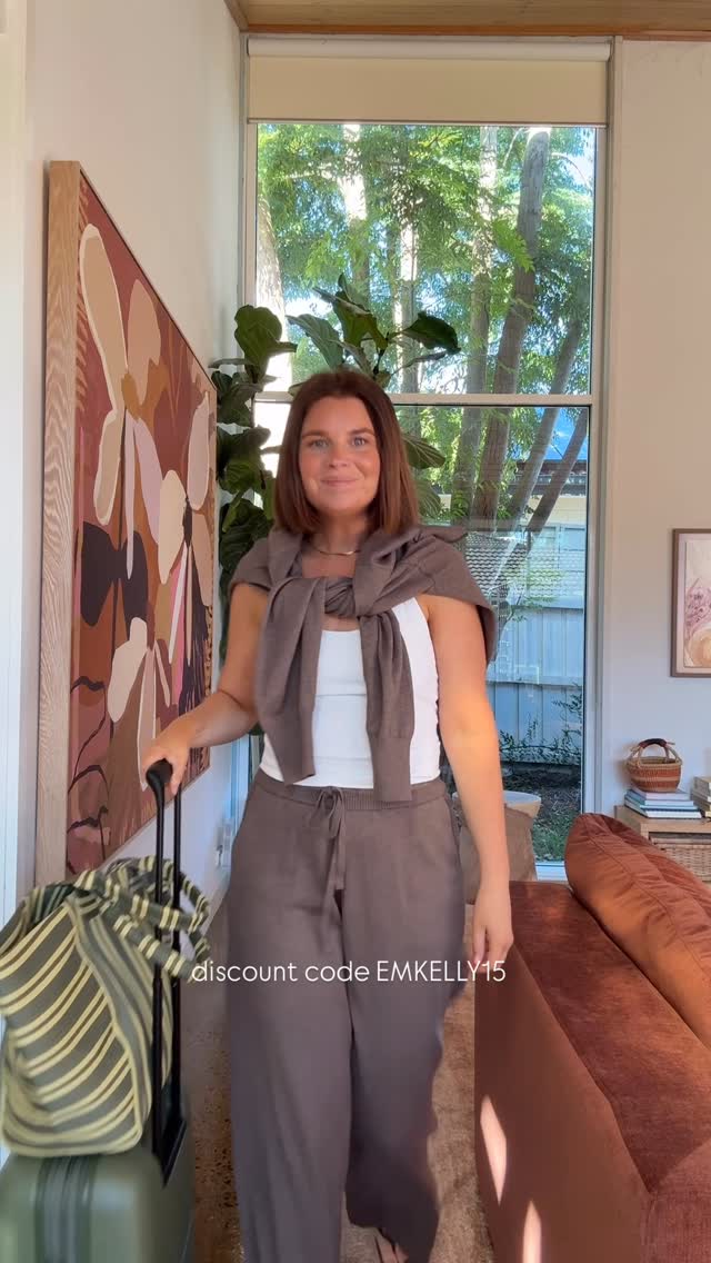 Instagram post by @emkellywears for Nimble Activewear. Caption reads: [...] earlier but I can confirm these....