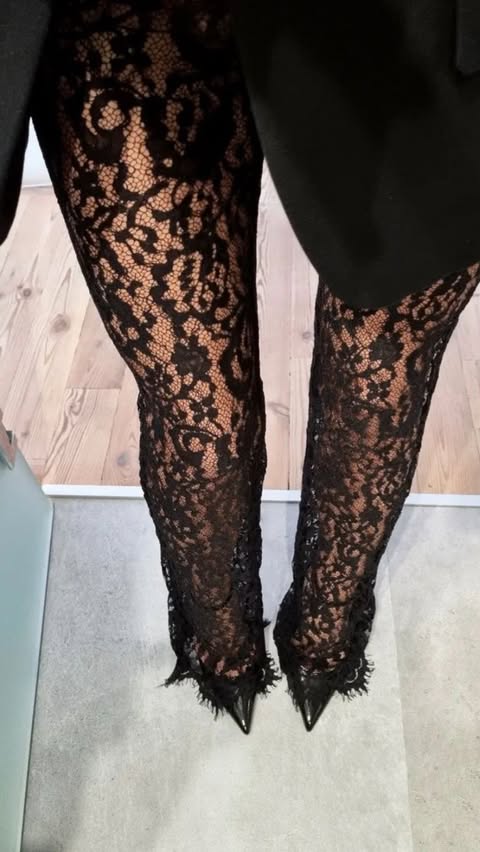 Instagram post by @giorgia18.06 for 12th Tribe. Caption reads: [...] for magical Christmas nights @shop12thtribe....