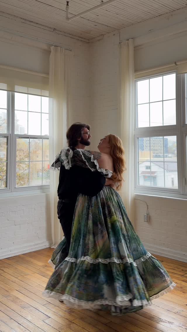 Instagram post by @victoriashaz for Selkie. Caption reads: [...] around too 💖

Wearing @selkie and my code....