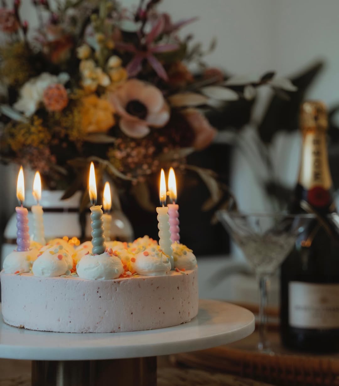 Instagram post by @lisa.sonti for justspices. Caption reads: GEWINNSPIEL BEENDET🥂 // 10 Jahre @lisa.sonti....