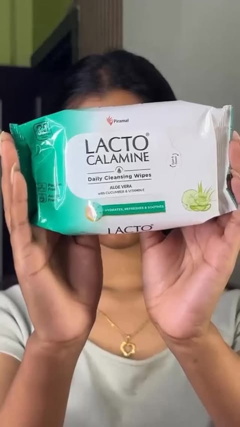 Instagram post by @titlii__01 for Lacto Calamine. Caption reads: [...] last-minute oily skin moments ✨💛 Lacto....