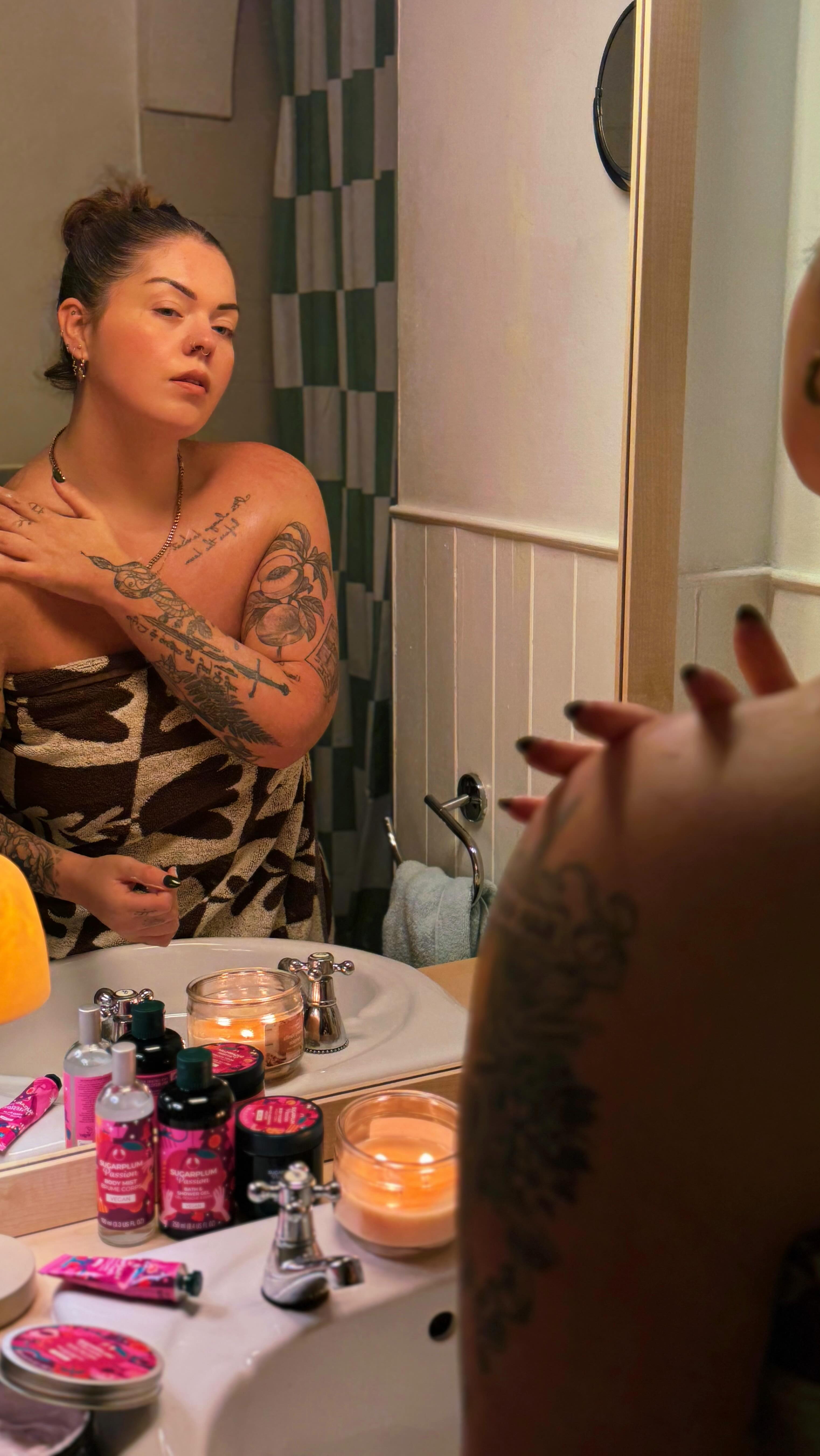 Instagram post by @poppyadams for The Body Shop. Caption reads: ad The Christmas tree is up & I’m not even....