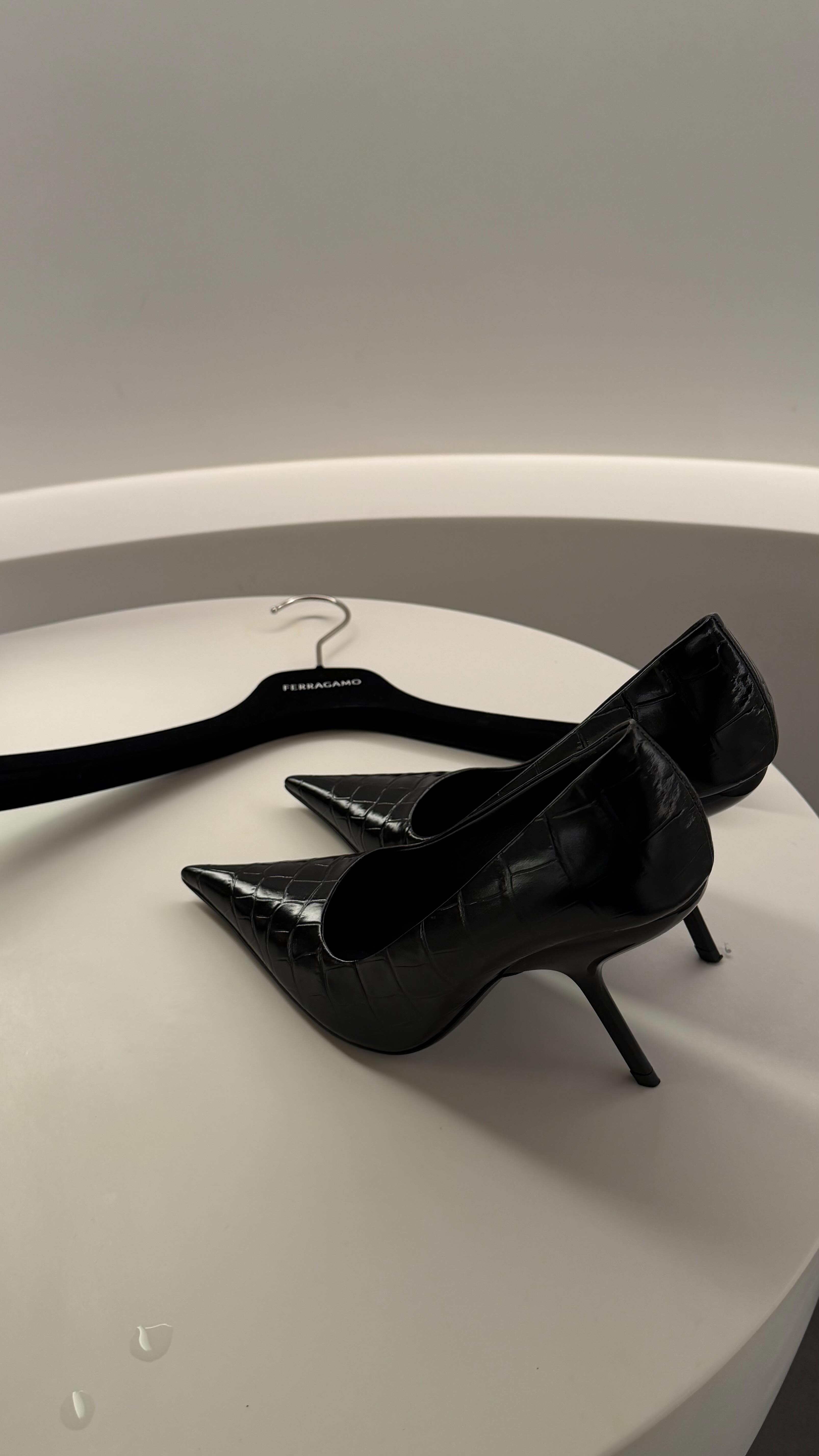 Instagram post by @chaewonkim for FERRAGAMO. Caption reads: grwm for @ferragamo ‘s cocktail party💋🍸🖤.