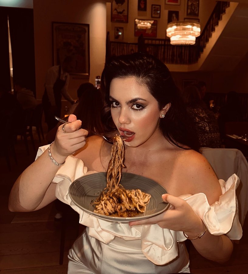 Instagram post by @dilayla_kopuz for London Fashion Week. Caption reads: @londonfashionweek was brilliant as usual 🧿❤️🎉🐅....