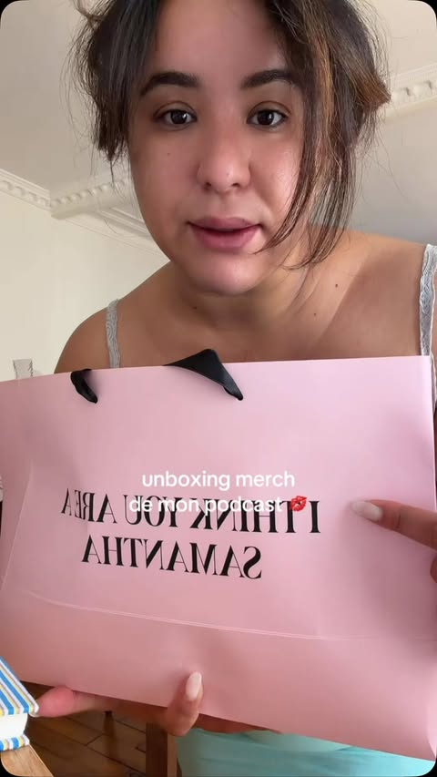 Instagram post by @amaltahir for VistaPrint. Caption reads: unboxing!!!!💋 @vistaprintfrance collaboration....