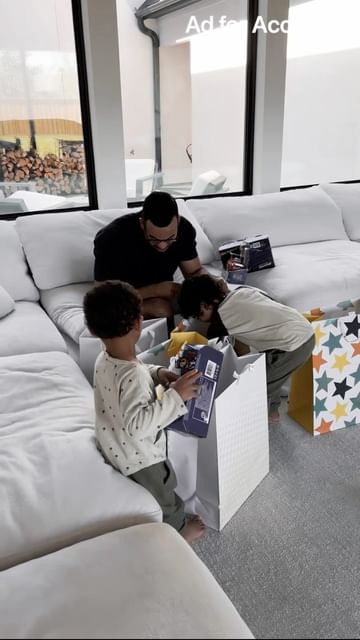 Instagram post by @kristy.sarah for Acorns. Caption reads: [...] can give an investment as a gift with....