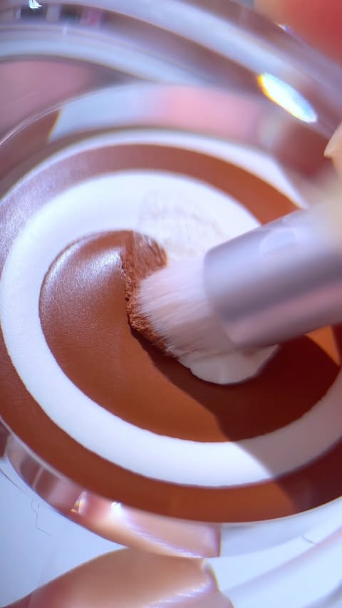 Instagram post by @marinanalha for Dasique USA. Caption reads: A chocolate collection that smells just like a....