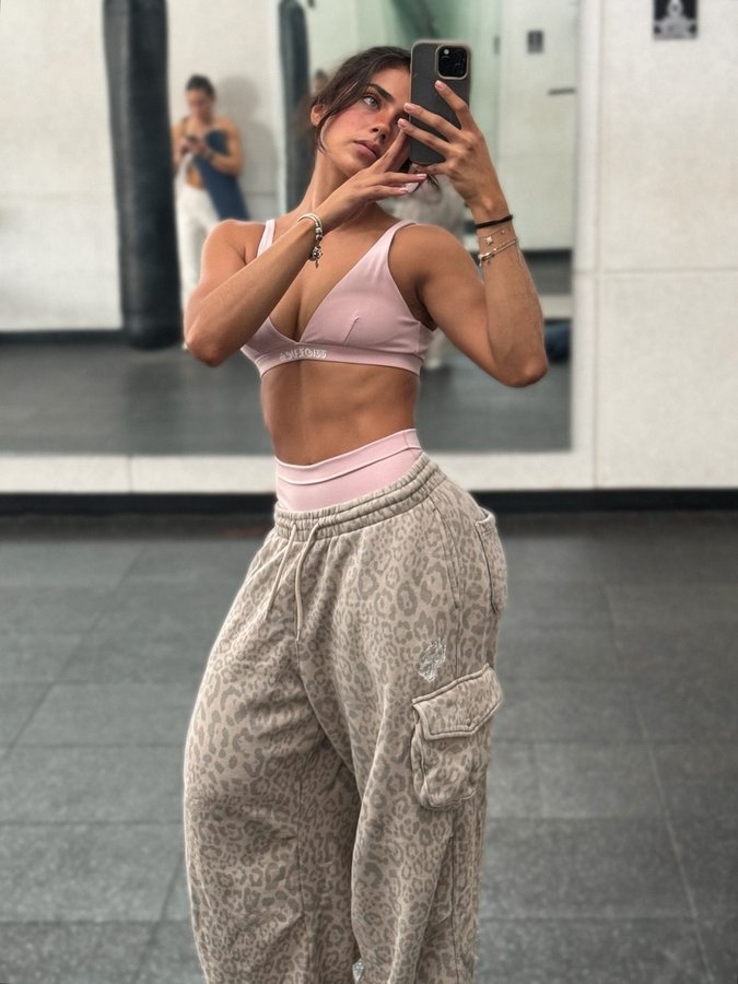 Instagram post by @paujolly_ for Darc Sport. Caption reads: I put a spell on you 🪄✨

- @shedarcsport 🎀 code....