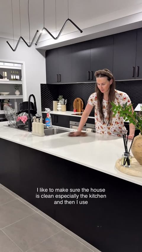 Instagram post by @taylahjaynee for Philips Hue. Caption reads: Cozy evening vlog 🌙 Phillips Hue lighting is the....