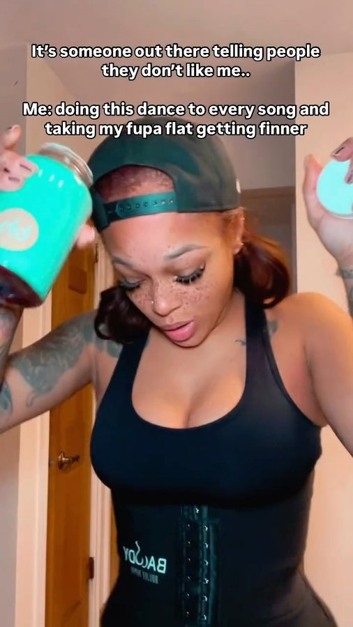 Instagram post by @de_strawberry for Boujee Hippie. Caption reads: 2025 just started! @shopboujeehippie has it all!!....