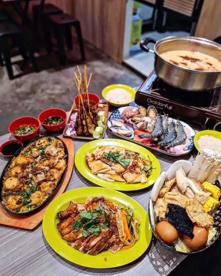 Instagram post by @zoey_belle_ for The Straits Times. Caption reads: The only Chicken Rice restaurant in Singapore that....