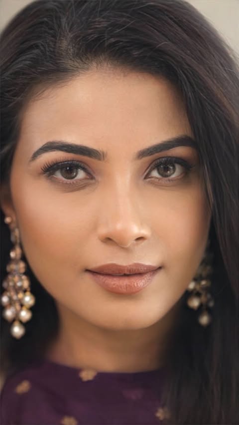 Instagram post by @kavyashettyofficial for Aqualens. Caption reads: Daytime to nighttime glam @aqualens.in always....