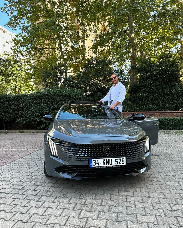 Instagram post by @urazka for Peugeot Türkiye. Caption reads: Bir de bu açıdan görün istedim.🦁
#Peugeot508....