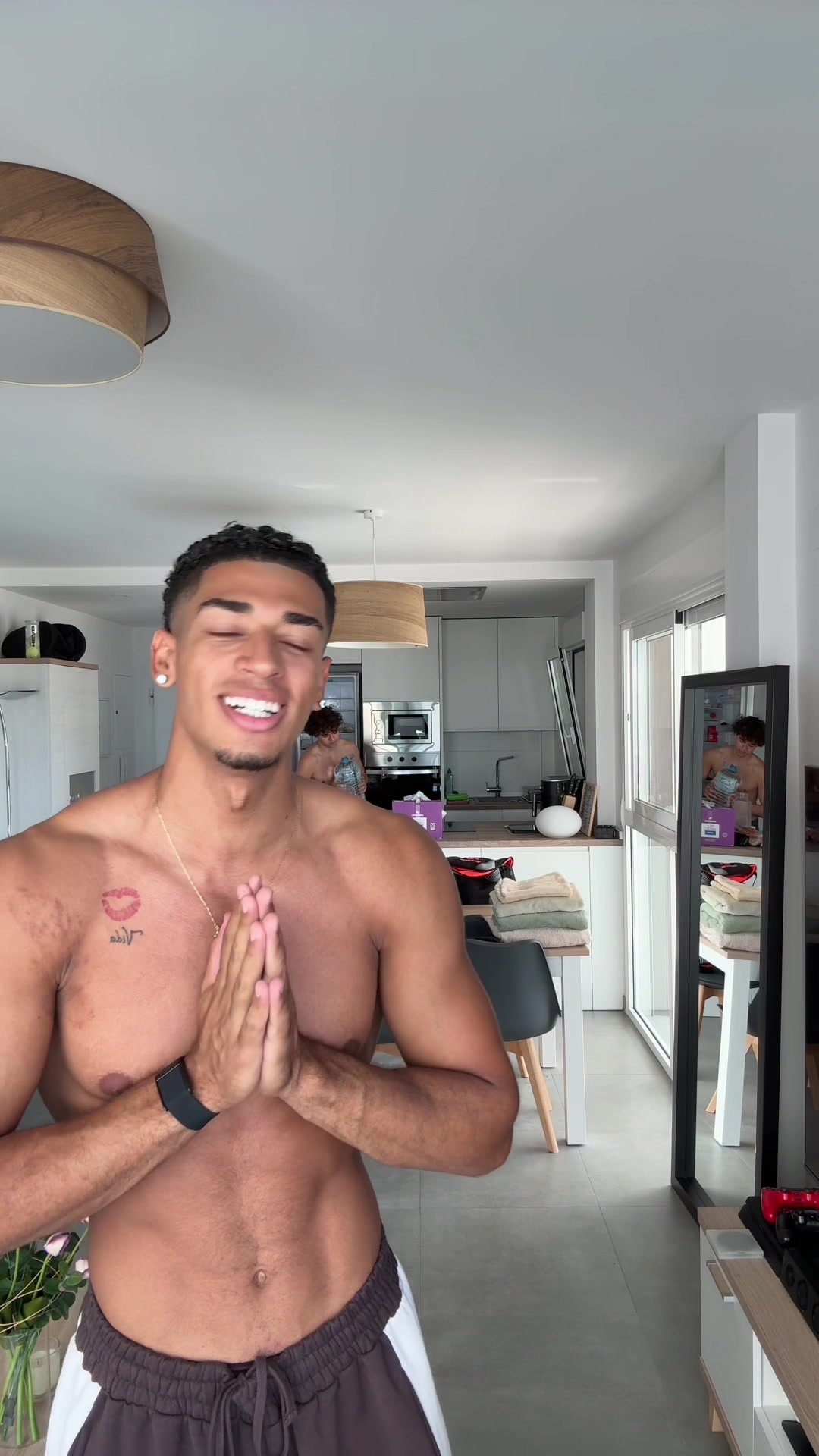 TikTok post by @danicastilla.tf for Zalando. Caption reads: Os dejo las referencias del outfit de @Zalando por....