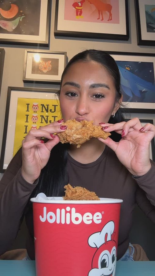 Instagram post by @_destinysoto for Intern Queen. Caption reads: [...] #JollibeeNewark @jollibeeus @internqueen.