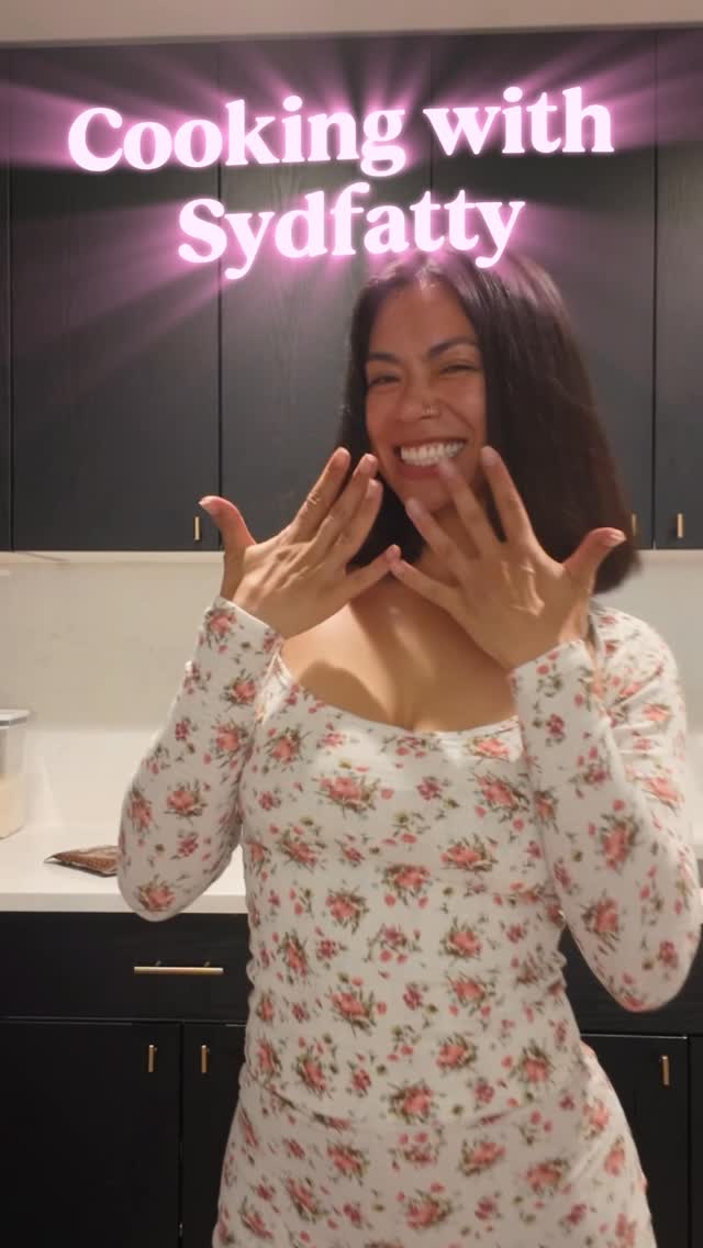 Instagram post by @sydfatty for Hungryroot. Caption reads: I told yall we’re gonna start eating out less and....