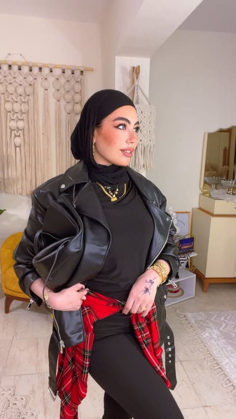 Instagram post by @memehussein2022 for DeFacto. Caption reads: [...] اختاروا معايا اي بوت احلي !!؟ 🥸
Jacket....