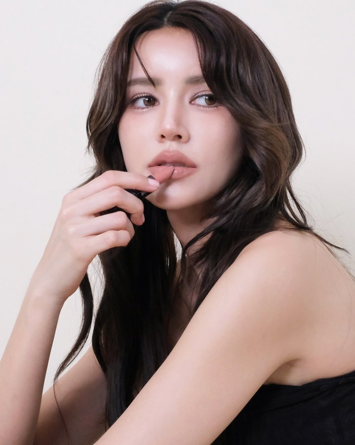 Instagram post by @ice_amena for TOM FORD. Caption reads: MY F* FABULOUS TOM FORD HOLIDAY. 

ช่วง Holidayนี้....