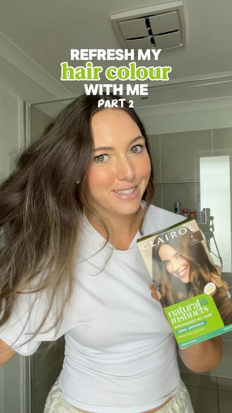 Instagram post by @katelynn.young for Clairol. Caption reads: [...] refresh leaving my hair so glossy! 👌🏻....