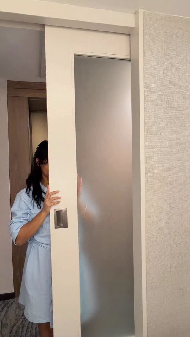 Instagram post by @juanafitt for Billie. Caption reads: NYC marathon tomorrow 🥹💖 filed, fed & shaved....